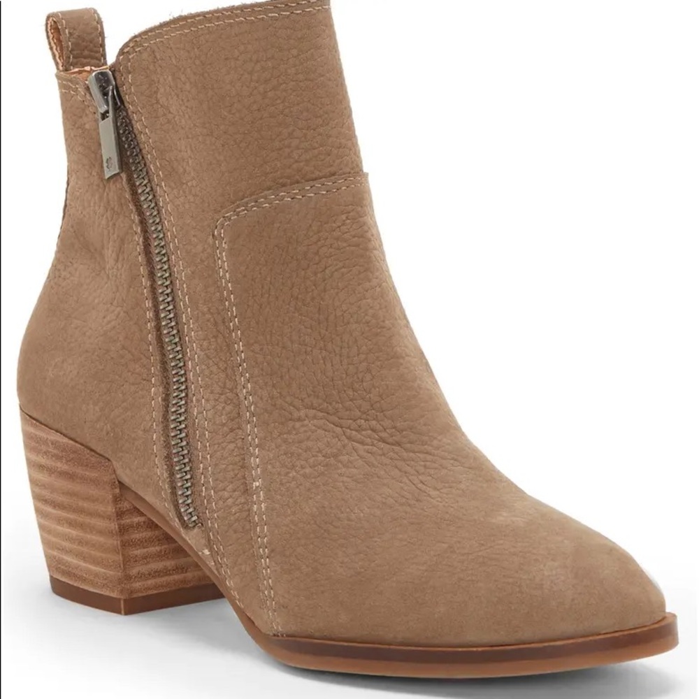Lucky Brand ‘Lashiya’ tan ankle booties